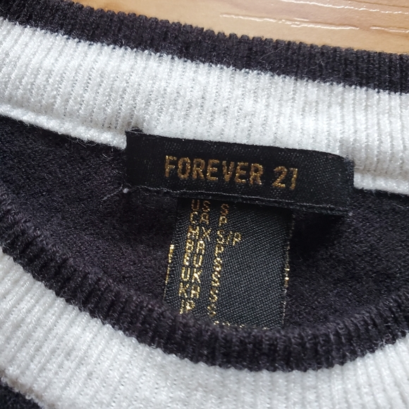 B&W Sweater - Picture 6 of 6